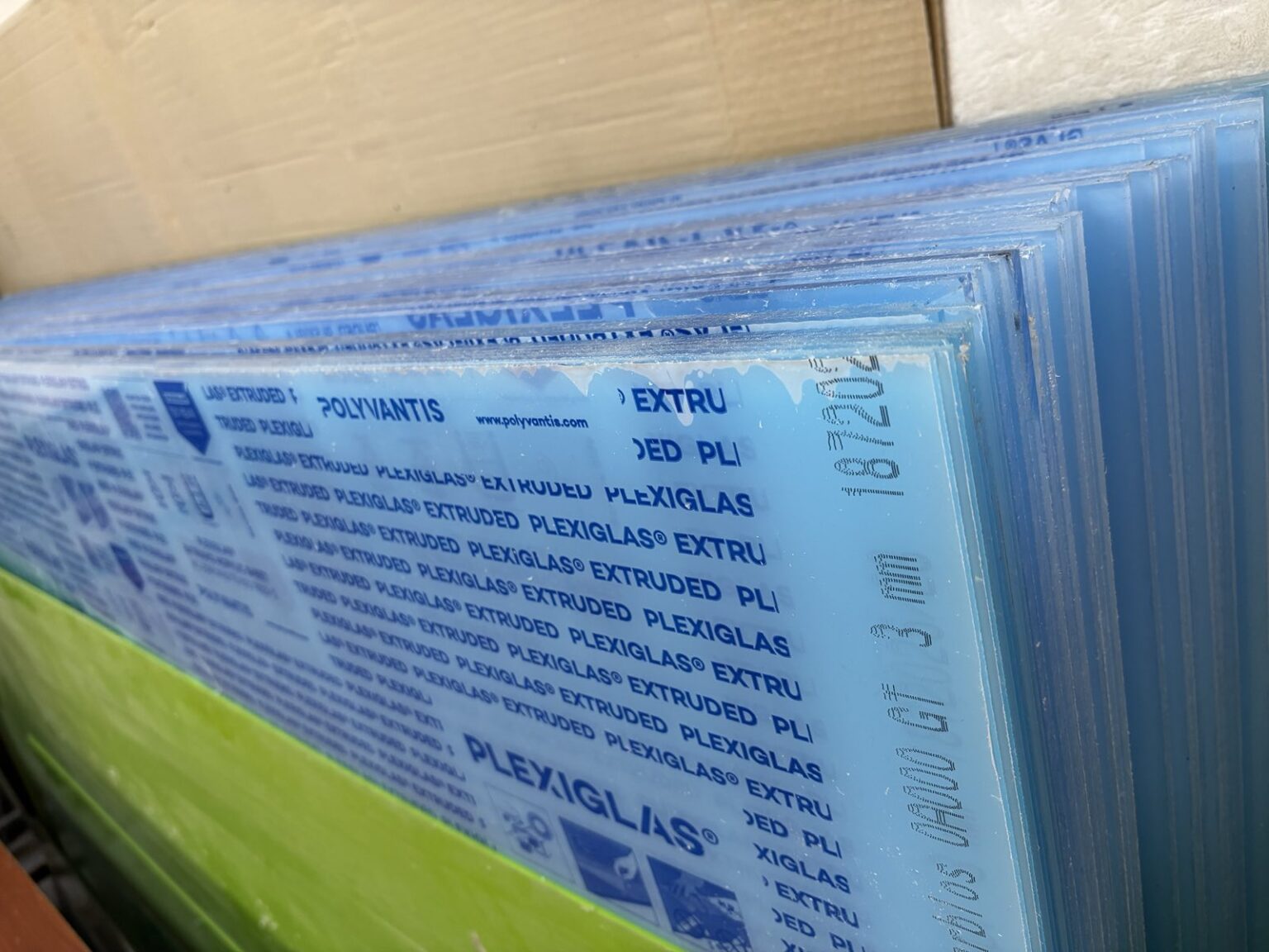 Κοπή Plexiglass – Φύλλα Plexiglass